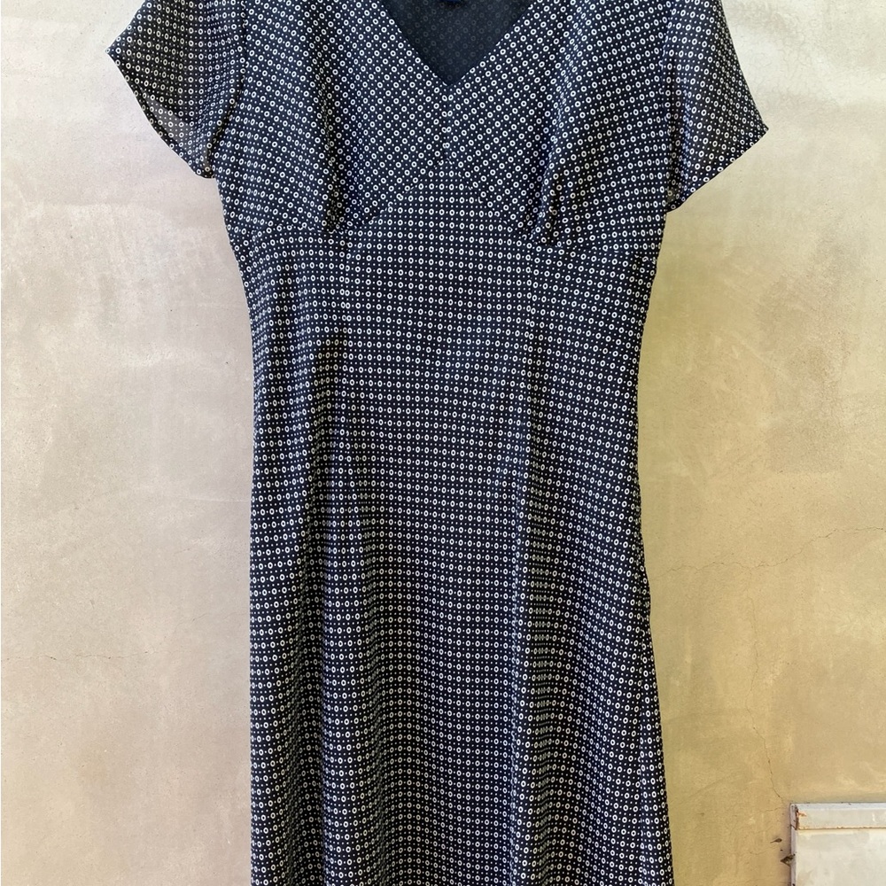 NWOT Anne Taylor 4P black & White fitted flair dress